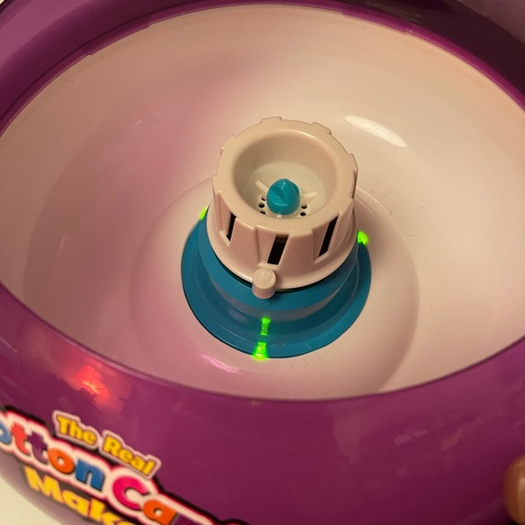 CRA Z ART cotton candy maker with lite up wand - Picture 3 of 5